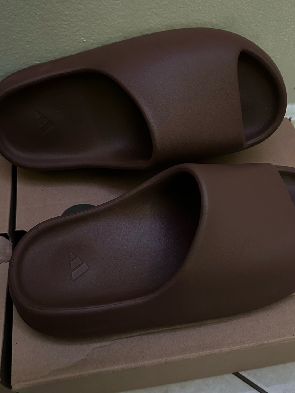 Yeezy Slide in Deep Brown